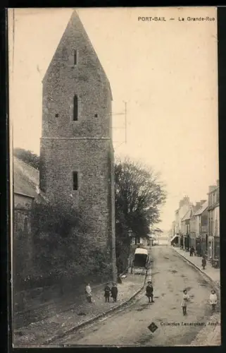 AK Port-Bail, La Grande-Rue et la tour ancienne