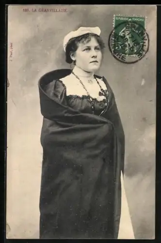 AK Granville, La Granvillaise en costume traditionnel