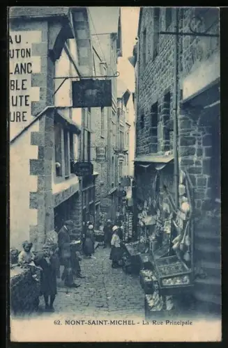 AK Mont-Saint-Michel, La Rue Principale animée avec boutiques et passants