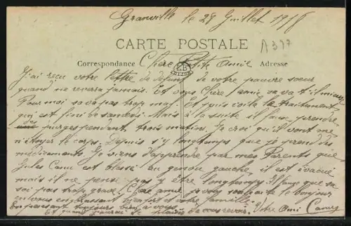 AK Granville, Le Port avec vue sur le village et une vendeuse locale