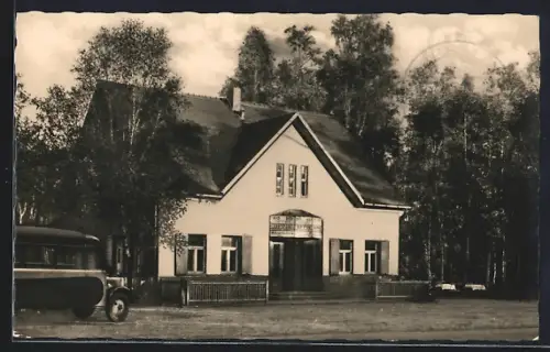 AK Kemberg, Reisebus am Heidegasthof Oppin