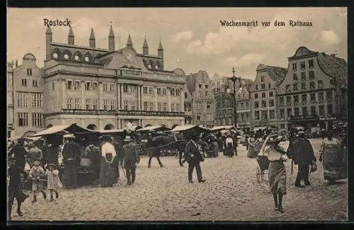 AK Rostock, Wochenmarkt vor dem Rathaus