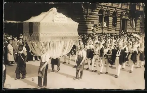 Foto-AK Langerfeld, Marsch der Spitzen-Industrie zum 1. Mai 1935