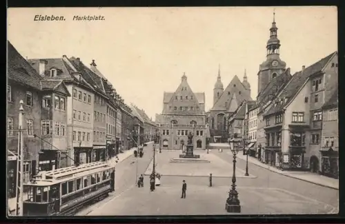 AK Eisleben, Marktplatz mit Denkmal und Strassenbahn
