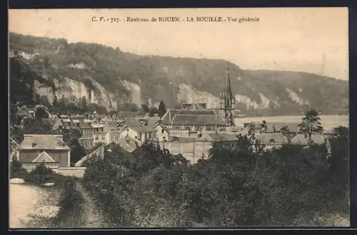 AK La Bouille, Vue générale du village et des falaises environnantes