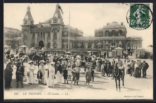 AK Le Tréport, Le Casino et foule animée devant l`entrée