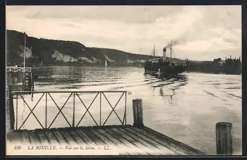 AK La Bouille, Vue sur la Seine avec bateau à vapeur