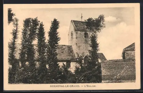 AK Berneval-le-Grand, L`Église entourée d`arbres majestueux