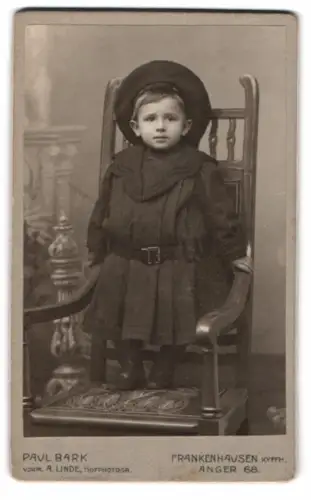 Fotografie Paul Bark, Frankenhausen, Anger 68, Kind auf Stuhl