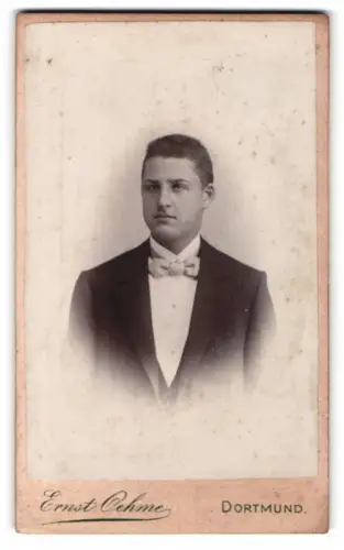 Fotografie Ernst Oehme, Dortmund, Königswall 4, Porträt eines jungen Mannes