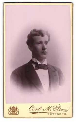 Fotografie Carl M. Olson, Göteborg, Masthuggstorget, Porträt eines jungen Mannes