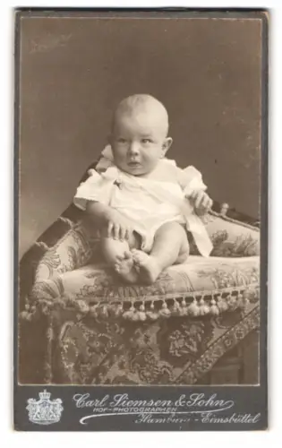 Fotografie Carl Siemsen & Sohn, Hamburg, Eppendorferweg 37, Porträt eines Kleinkinds