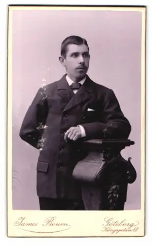 Fotografie James Bourn, Göteborg, Kungsgatan 47, Porträt eines jungen Mannes
