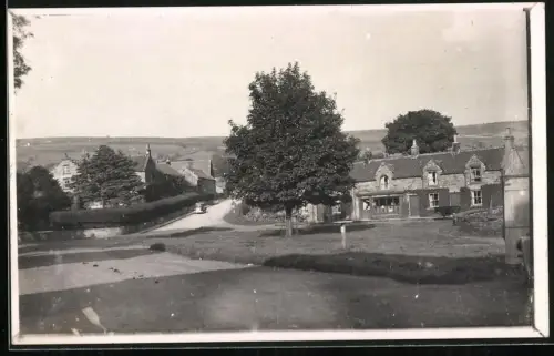 Fotografie Ansicht Rosedale Abbey, Partie im Ort mit Geschäft W. Readman