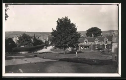 Fotografie Ansicht Rosedale Abbey, Ortspartie mit dem Geschäft W. Readman