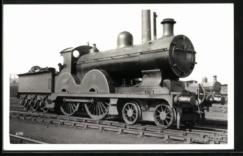Fotografie britische Eisenbahn NR. 1110 mit Kohletender