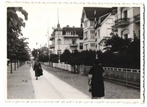 Fotografie H. Pogade, Neukölln, Ansicht Bansin, Blick entlang der Kurpromenade, 1935