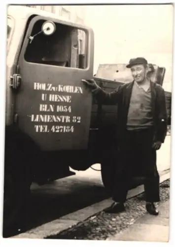 Fotografie Ansicht Berlin, LKW der Firma Holz u. Kohlen U. Hesse inder Linienstrasse 82