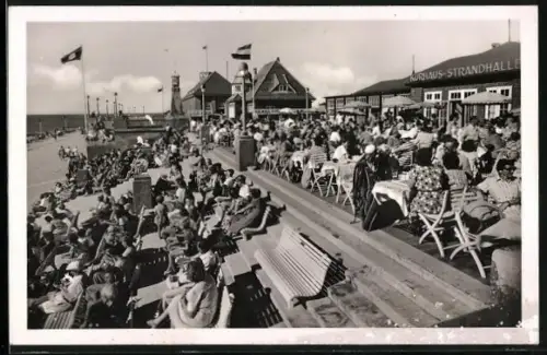 AK Westerland auf Sylt, Kurhaus-Strandhalle, Promenade, Strandbesucher