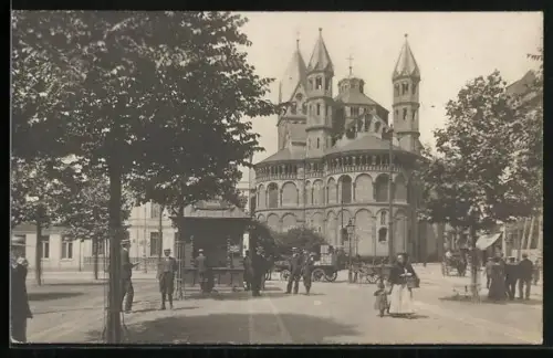 Foto-AK Köln, Kirche mit Trinkhalle und Kiosk