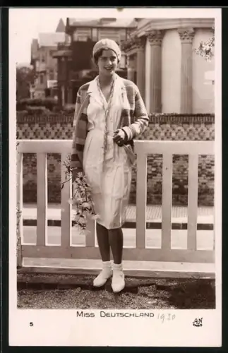 AK Miss Deutschland im weissen Kleid