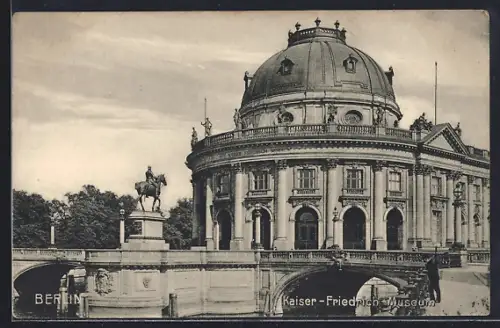 AK Berlin, Kaiser-Friedrich-Museum, Reiterstandbild