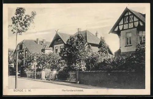 AK Bünde i. W., Herforderstrasse mit Bäumen