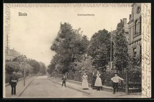 AK Bünde, Gartenstrasse mit Anwohnern
