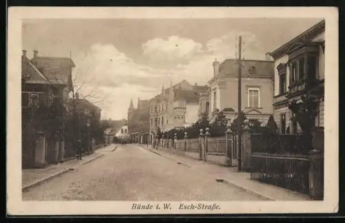 AK Bünde i. W., Esch-Strasse mit Passanten