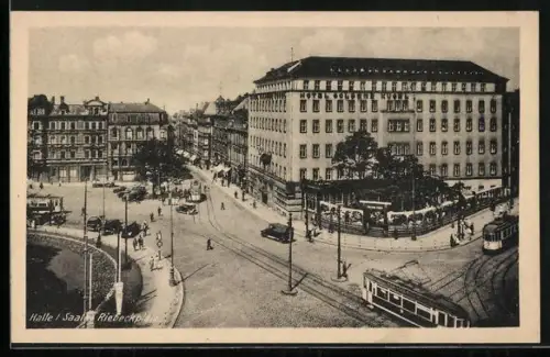 AK Halle a. d. Saale, Der Riebeckplatz mit dem Hotel Goldene Kugel und der Strassenbahn