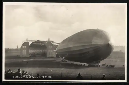 AK Luftschiff Graf Zeppelin LZ 127 vor der Werft