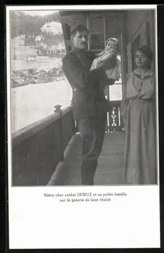 AK Notre cher soldat Duruz et sa petite famille sur la galerie de leur chalet, Familie von Rameau d`Olivier