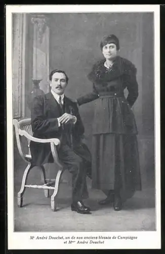 AK Mr André Douchet, un de nos anciens blessés de Compiègne et Mme André Douchet