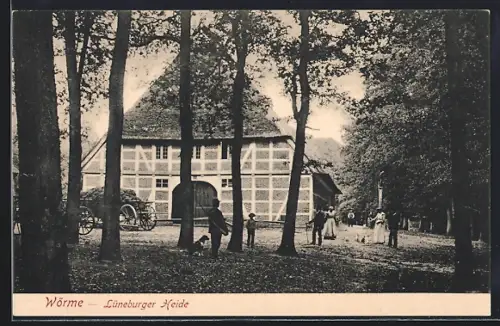 AK Wörme /Lüneburger Heide, Durchblick zu einem Fachwerkhaus