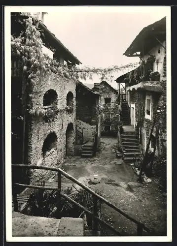AK Arcegno, Motivo, Gasse mit Gebäude