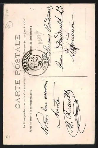 AK Gainneville, L`Église avec la foule rassemblée devant