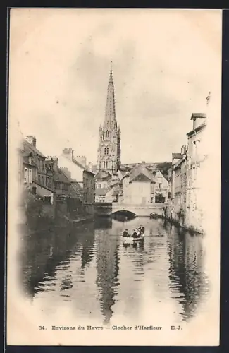 AK Harfleur, Clocher et rivière avec barque traversant le village
