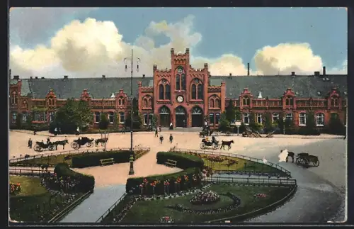 AK Oldenburg / O., Platz vor dem Bahnhof, Kutschen, Leute