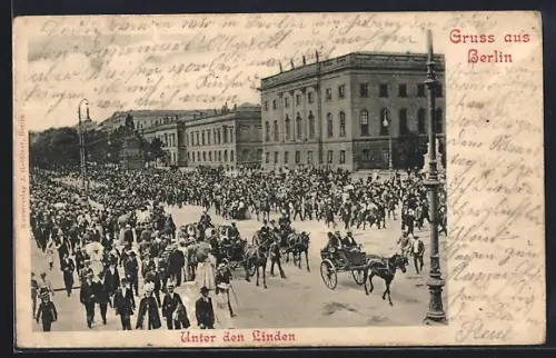 AK Berlin, Unter den Linden, Strassenansicht mit Menschenmenge und Kutschen