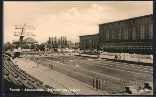 AK Rostock, Schwimmhalle Neptun mit Freibad