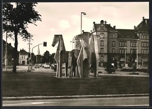 AK Oldenburg / O., Plastik am Pferdemarkt