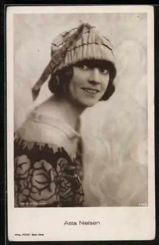 AK Schauspielerin Asta Nielsen mit Hut