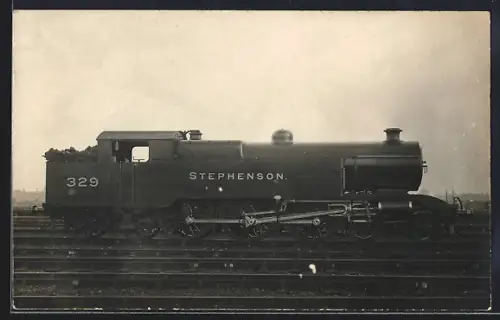 Foto-AK Englische Eisenbahn, Lokomotive No. 329 Stephenson
