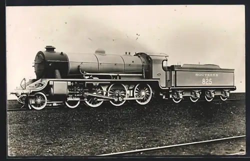 Foto-AK Englische Eisenbahn, Lokomotive No. 825 der Southern Railway