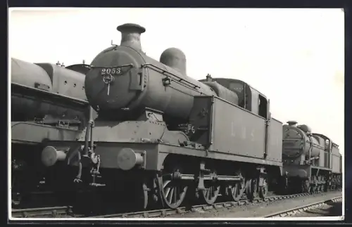 Foto-AK Englische Eisenbahn, Lokomotive No. 2053 der L. M. S.