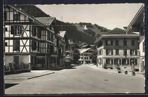 AK Zweisimmen, Dorfstrasse mit Hotel Simmenthal