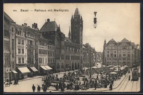 AK Basel, Rathaus und Kaffeerösterei F. Riggenbach z. Arm am Marktplatz mit Strassenbahn
