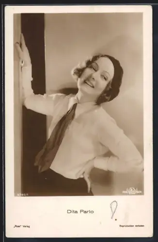 AK Schauspielerin Dita Parlo mit Krawatte