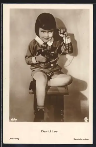 AK Schauspieler David Lee am Telefon