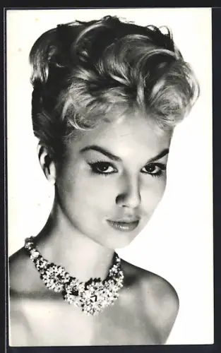 AK Schauspielerin Mylêne Demongeot mit Halskette